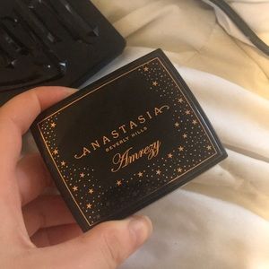 Anastasia Beverly Hills Amrezy Highlighter